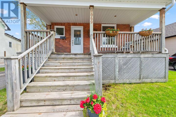Property Photo: 1069 Ferguson Street ON P1B 1Y4