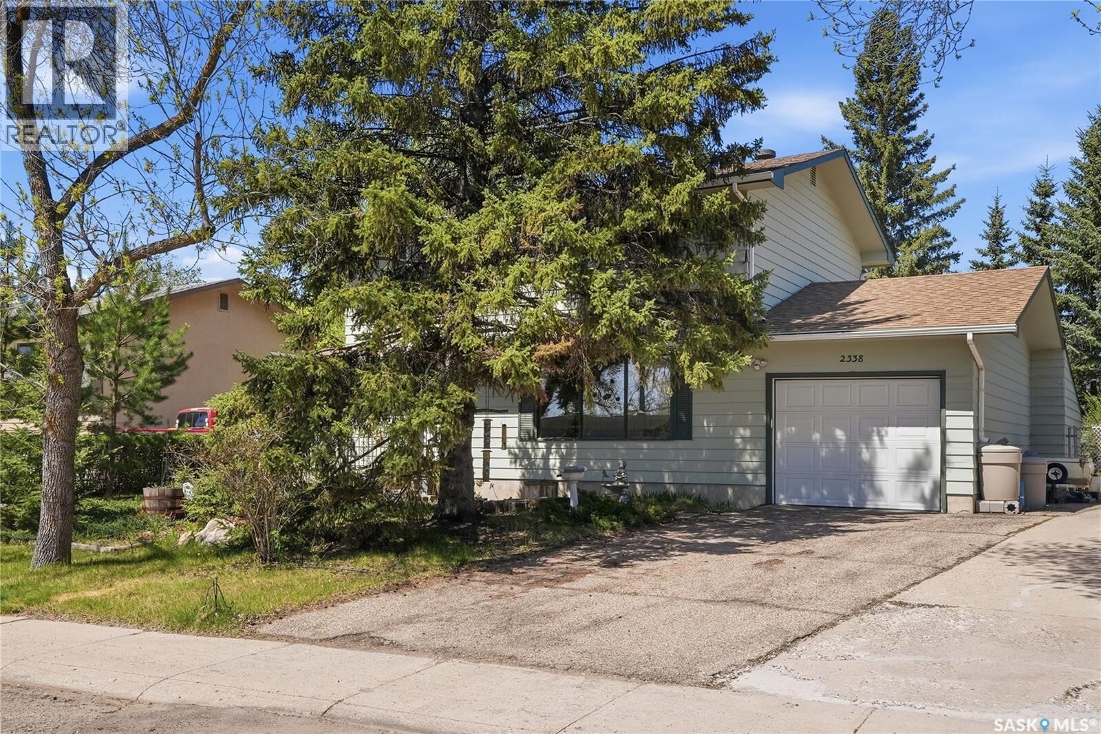 Property Photo:  2338 Easthill  SK S7J 3E5 