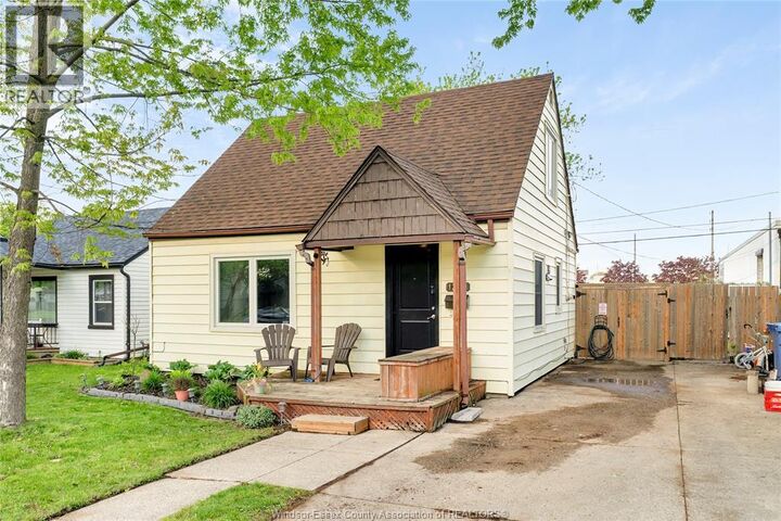 Property Photo:  1260 Oak  ON N8X 2B1 