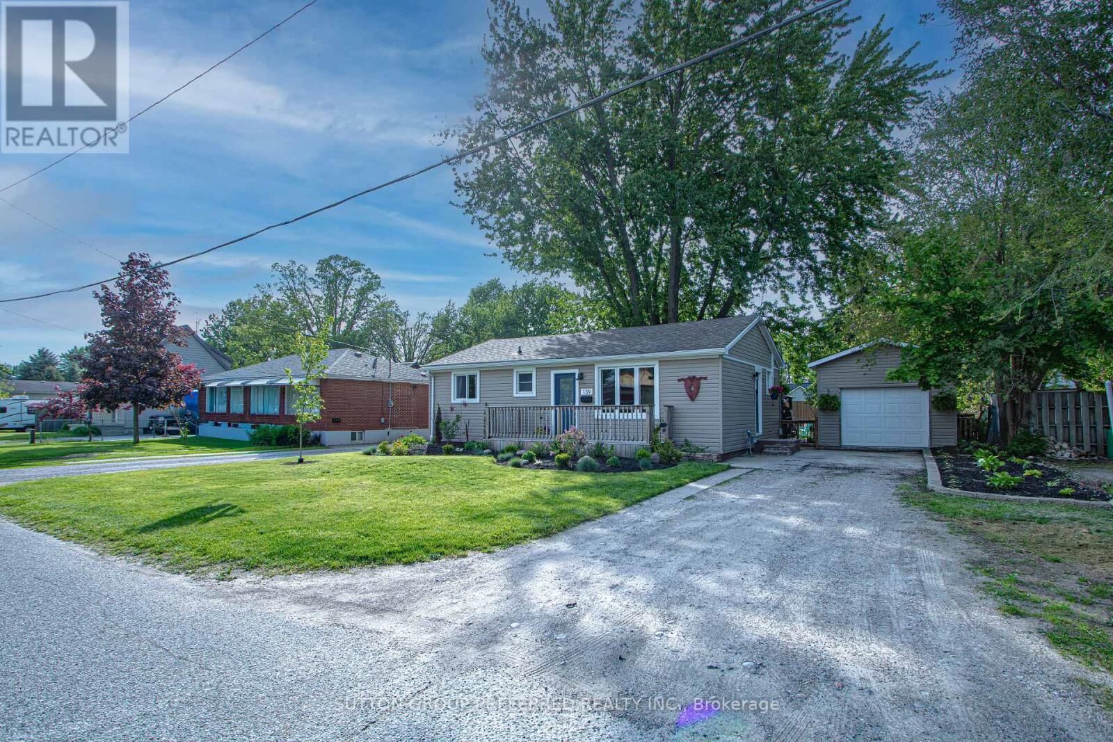 Property Photo: 139 Keefer Street ON N7G 1E1