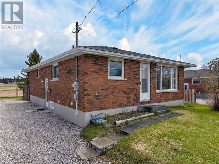 Property Photo: 35 Falcon Crescent ON P0M 1L0