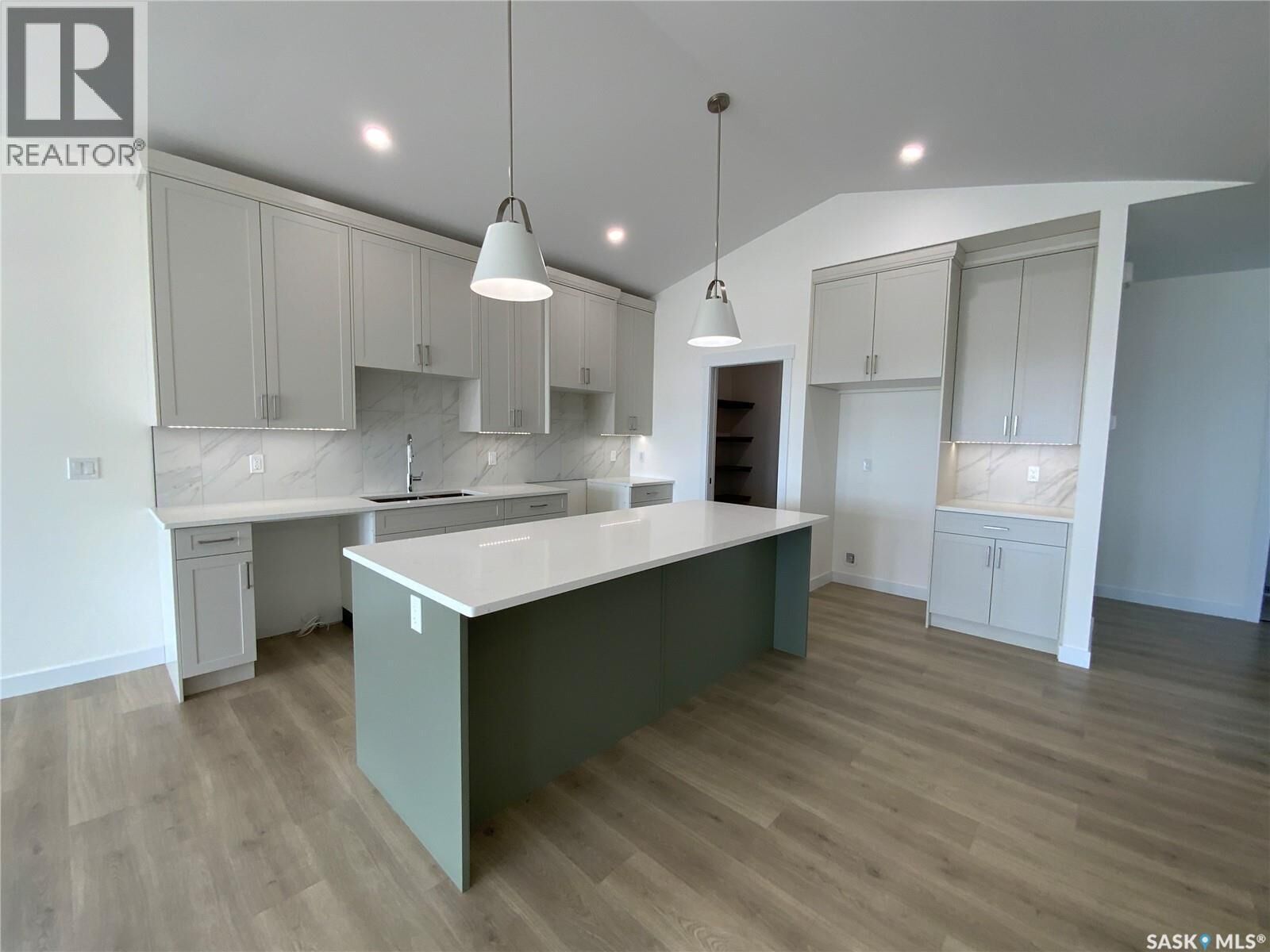 Property Photo: 242 Doran Way SK S7H 4N2