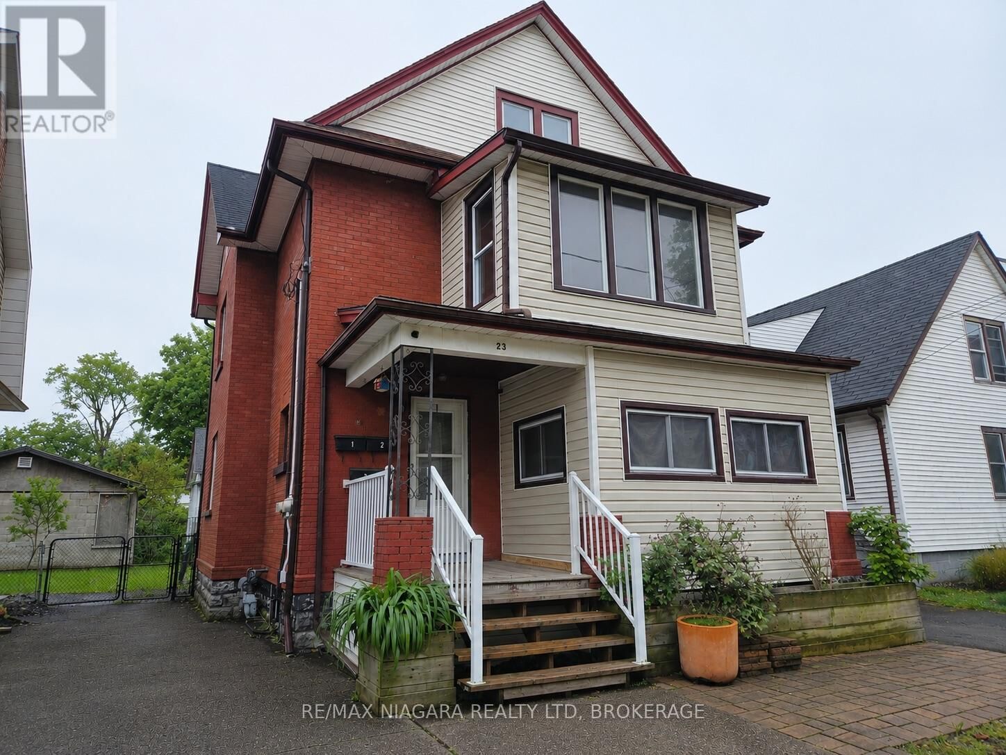 Property Photo:  23 Avenue Place 2  ON L3B 4B2 