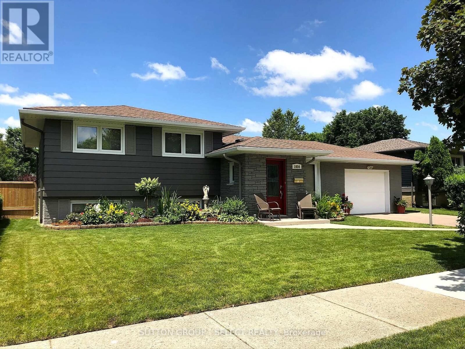 Property Photo: 1054 Chippewa Drive ON N5V 2T7
