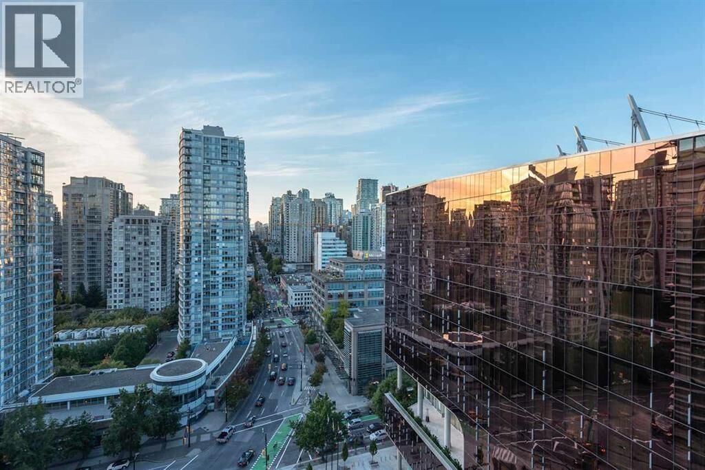 Property Photo:  68 Smithe Street Ph2015  BC V6B 0P4 
