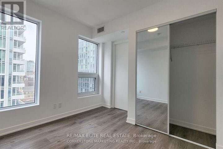Property Photo:  100 Queen Street East 1815  ON M5C 0B5 