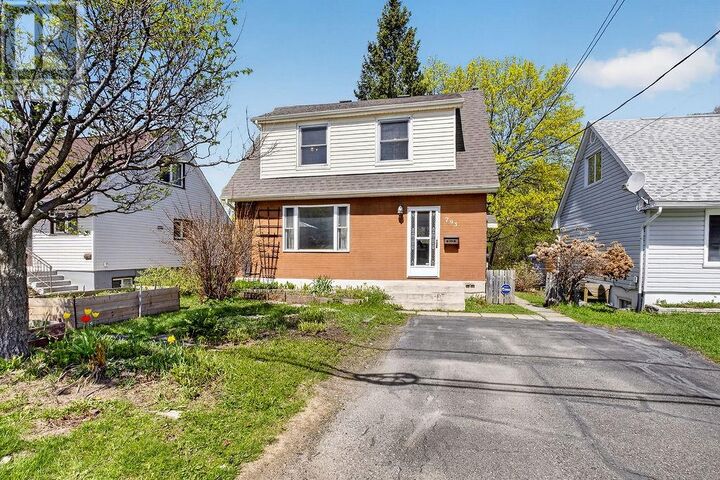 Property Photo:  793 Charlotte Street  ON P3E 4C1 