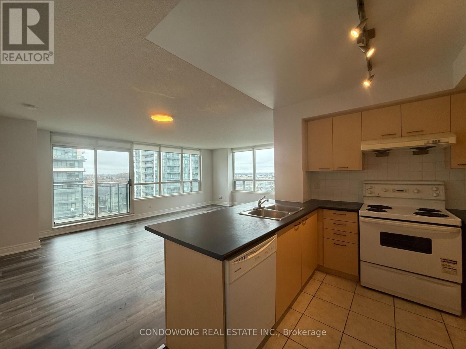 Property Photo:  48 Suncrest Boulevard 918  ON L3T 7Y5 