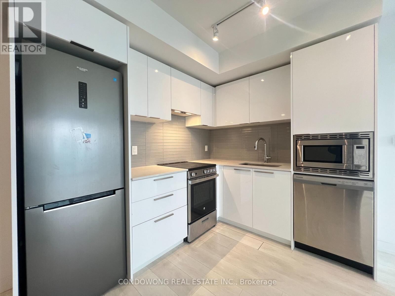 Property Photo:  501 Yonge Street 4812  ON M4Y 0G8 