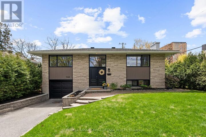 Photo de la propriété: 740 Garner Avenue ON K1V 6M7