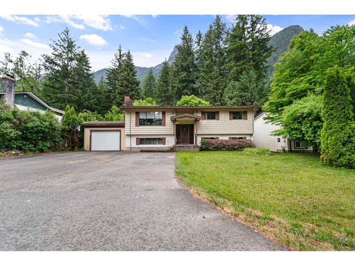 Property Photo:  260 Robertson Crescent  BC V0X 1L4 