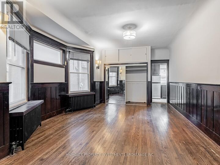 Property Photo:  410 Palmerston Boulevard Main  ON M6G 2N8 