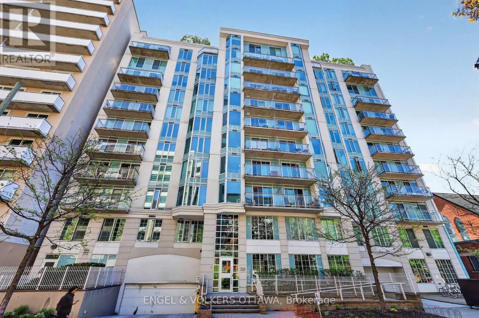 Property Photo: 138 Somerset Street West 604 ON K2P 0A3