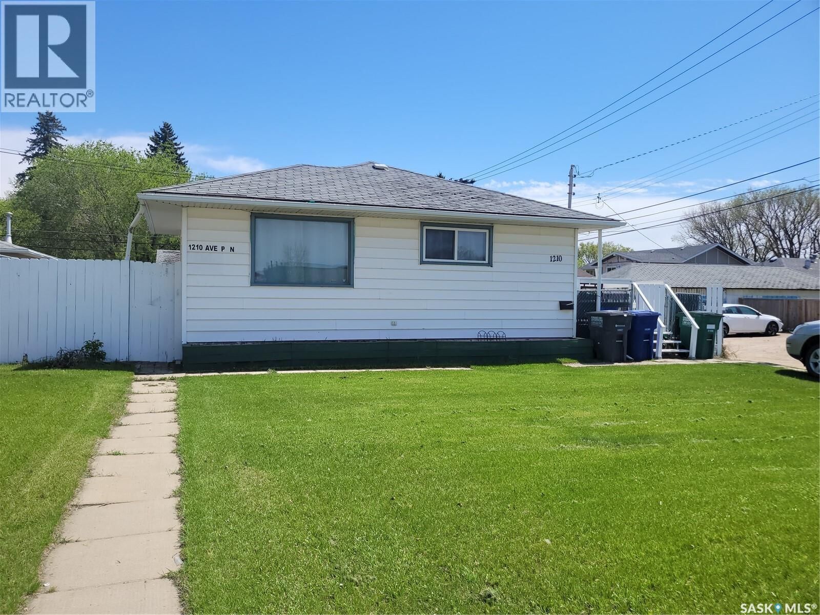 Property Photo:  1210 P Avenue N  SK S7L 2W9 