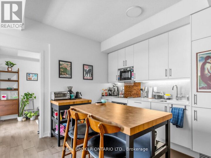 Property Photo:  297 College Street 1503  ON M5T 0C2 