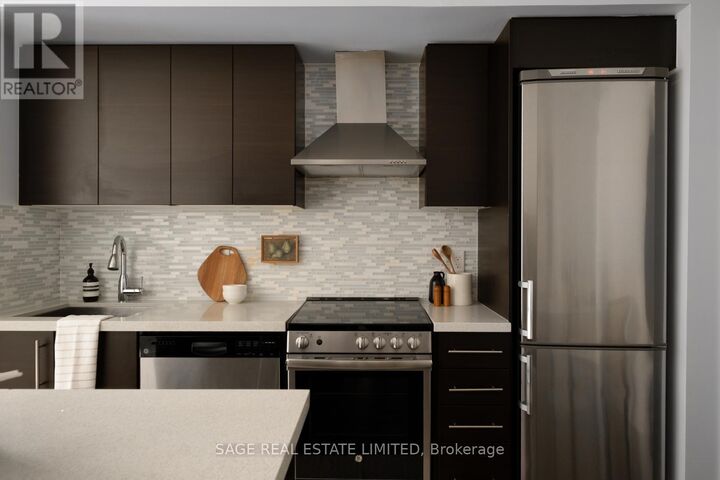 Property Photo:  58 Orchard View Boulevard 313  ON M4R 0A2 