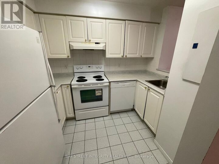 Property Photo:  8 Pemberton Avenue 709  ON M2M 4K8 