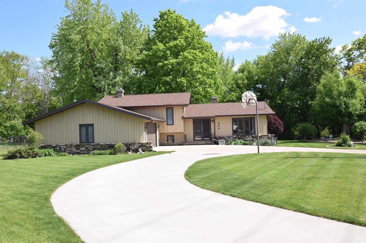 Property Photo: 206 Buchanan Street WI 54140
