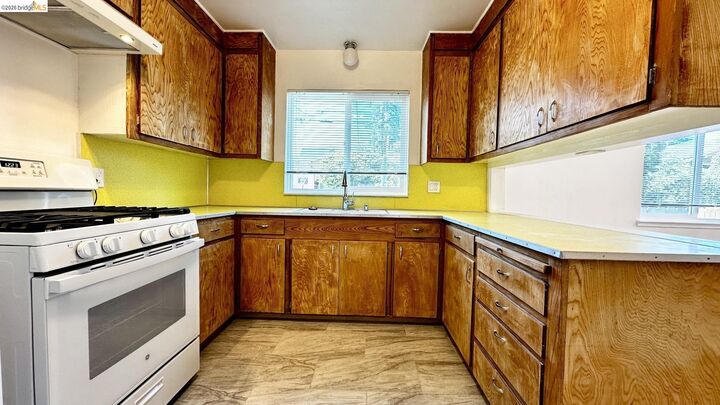 Property Photo:  1180 Bayview Ave  CA 94610 