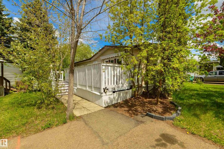Property Photo:  6 Hillcrest Drive NW  AB T6P 1J2 