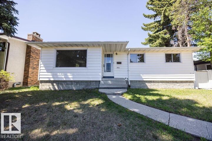 Property Photo:  8714 164 Street NW  AB T5R 2R1 