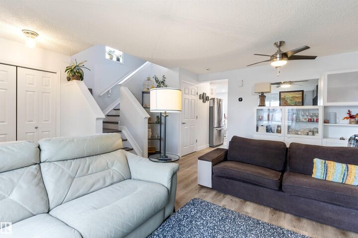 Property Photo:  5504 Stevens Crescent NW  AB T6R 3R4 