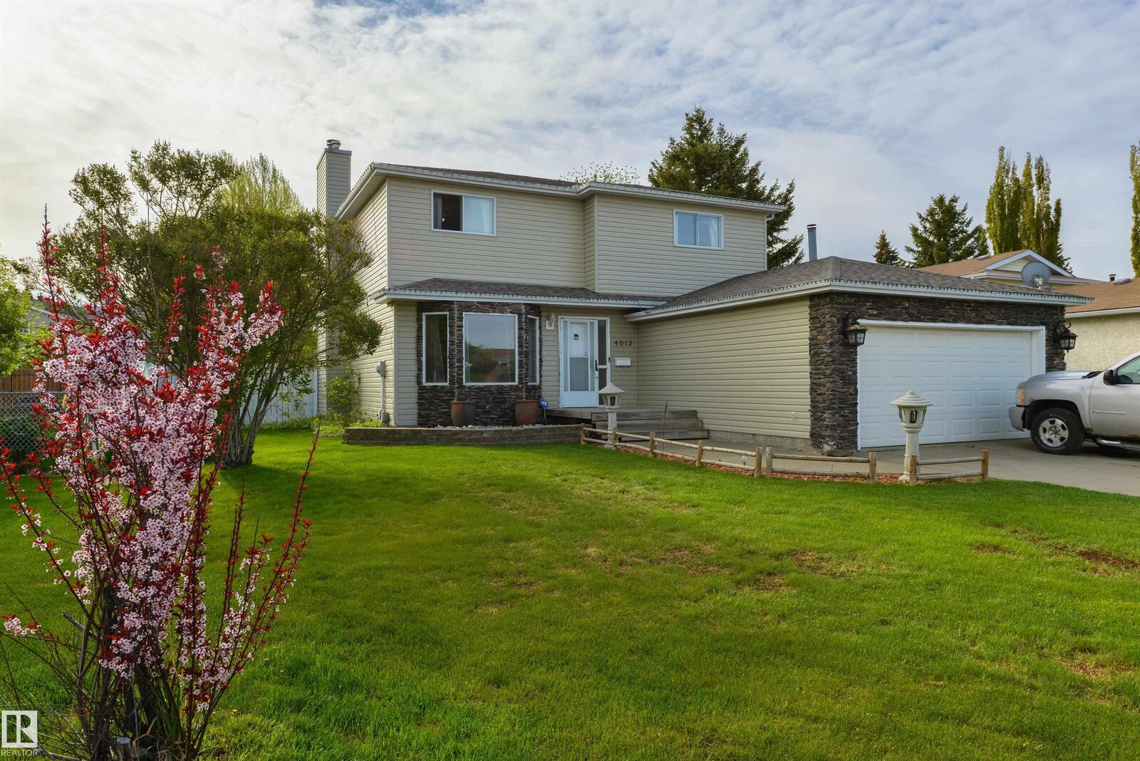 Property Photo:  4012 44 Avenue  AB T7Z 1K3 
