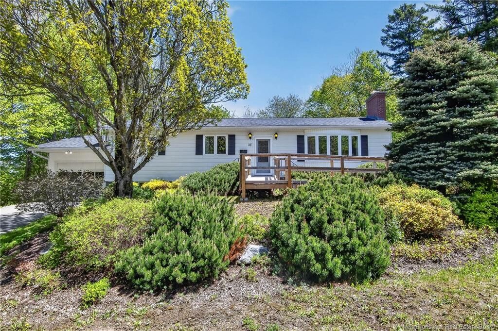 Property Photo: 25 Eriskay Drive NB E2E 5T5