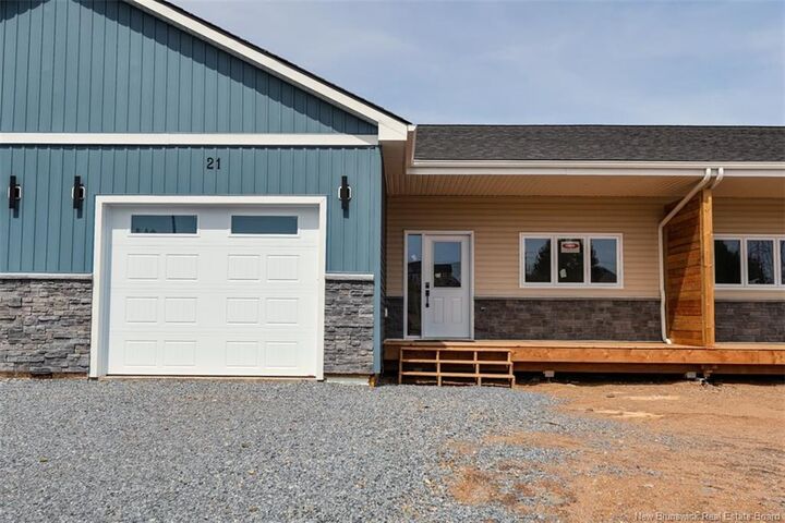 21 White Pine — photo 1