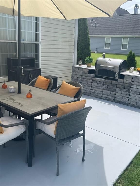 Property Photo: 713 White Dove Drive GA 30253