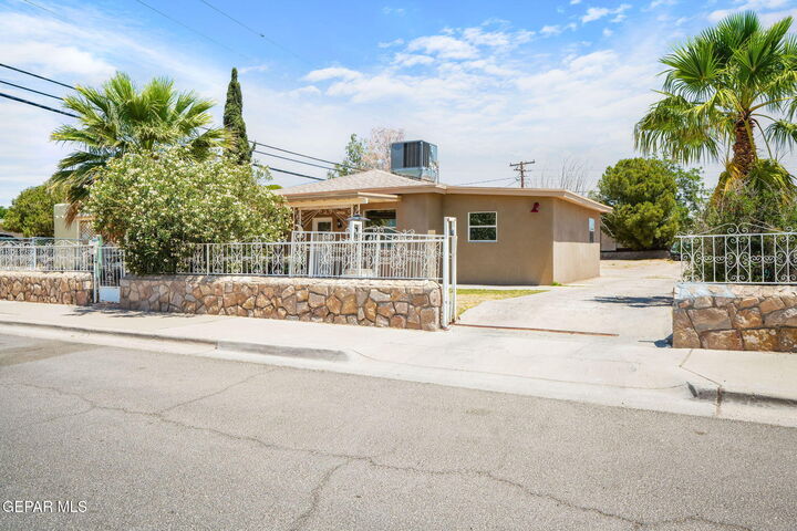 Property Photo:  7591 Hacienda Avenue  TX 79915 