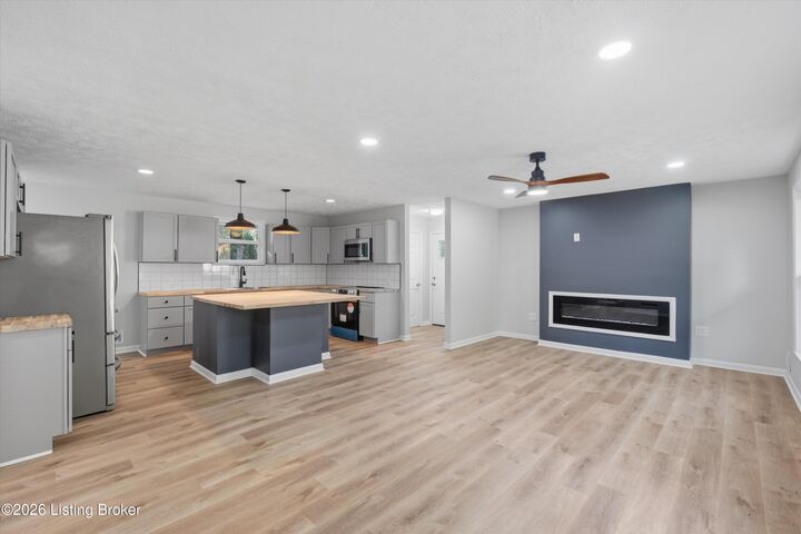 Property Photo:  1520 E 8th St  IN 47130 