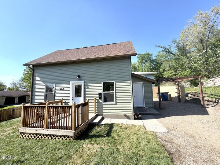 Property Photo:  303 8th Street NE  ND 58401 