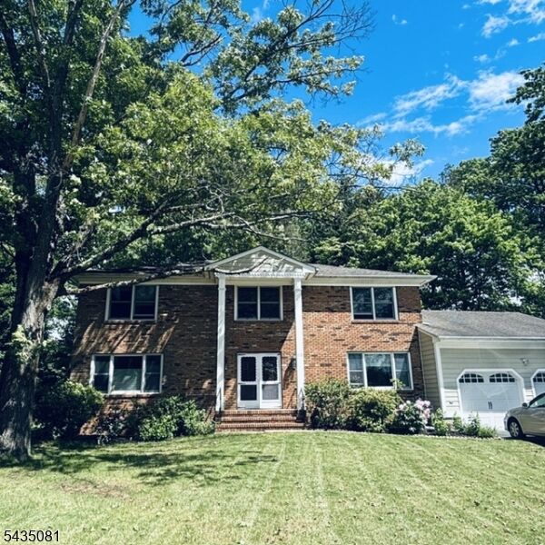 Property Photo:  10 Dickens Ct  NJ 07960 