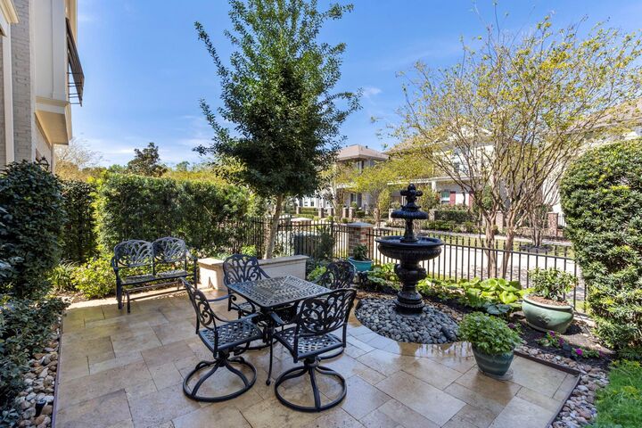 Property Photo:  108 McGoey Circle  TX 77384 