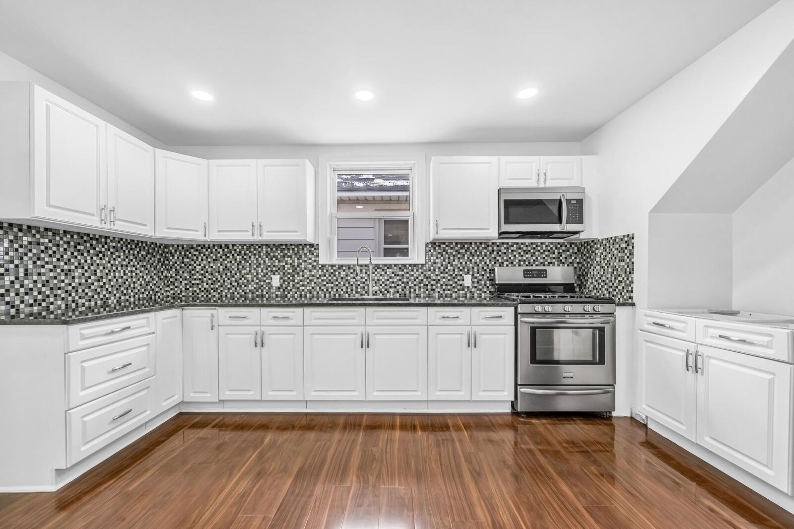 Property Photo:  284 Macarthur Ave 2  NJ 07026 