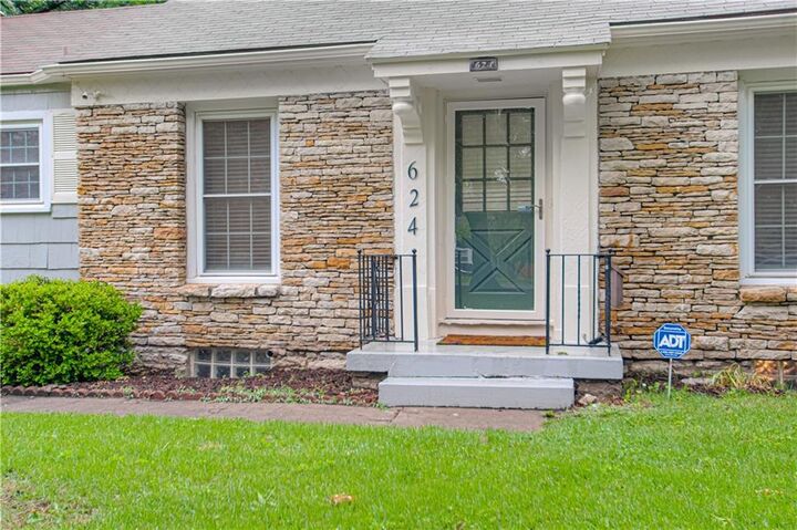Property Photo:  624 E 97th Street  MO 64131 