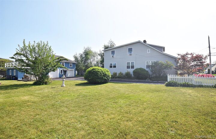 Property Photo:  