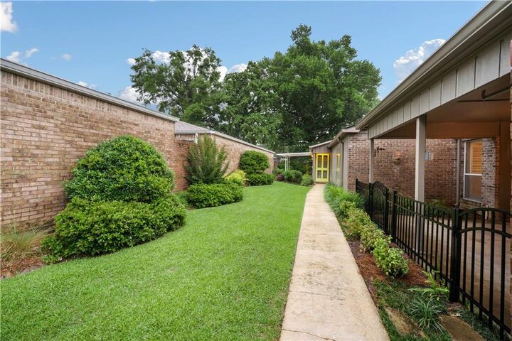 Property Photo:  17 Cobblestone Way W  AL 36608 