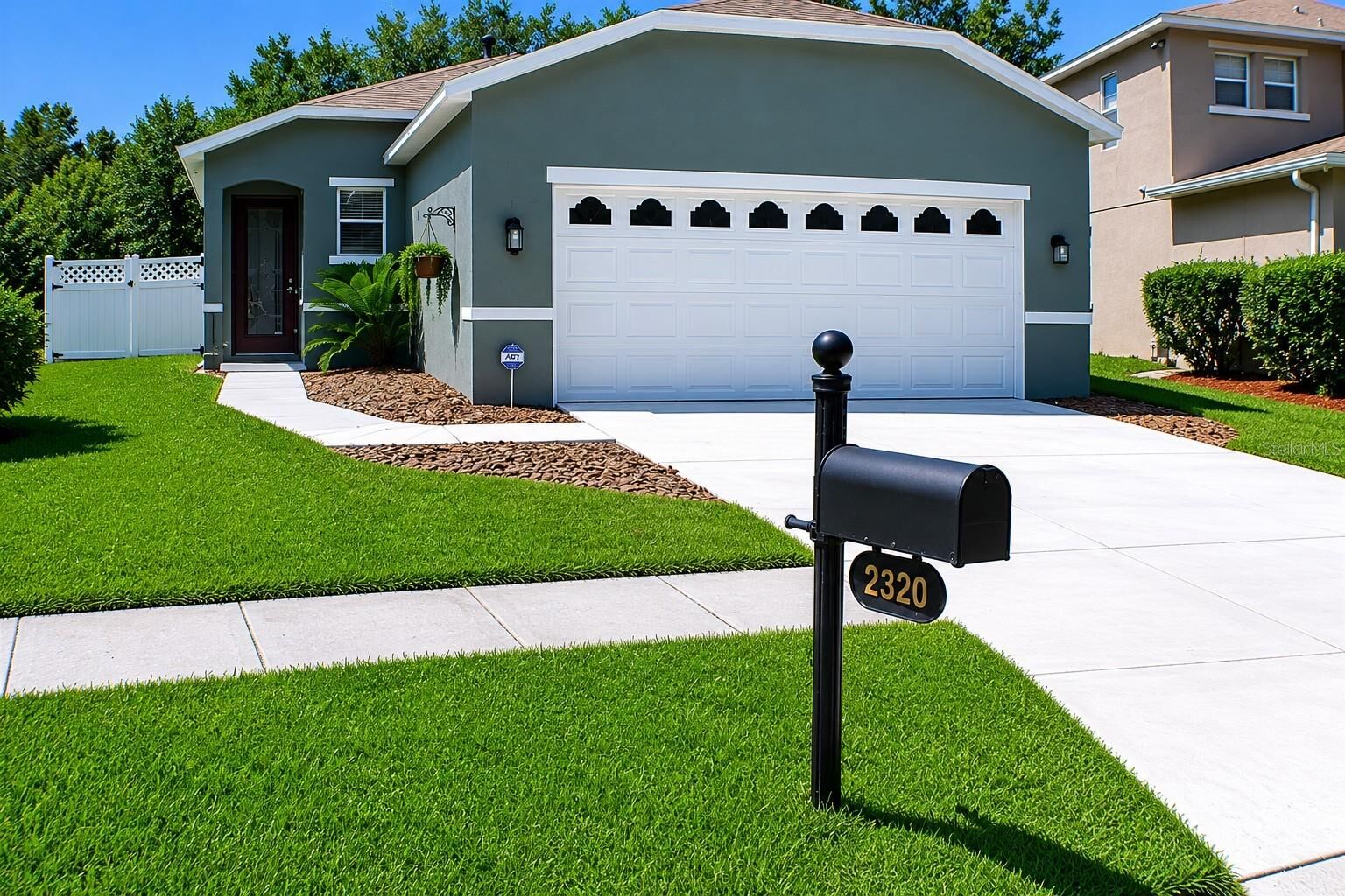 Property Photo:  2320 Spring Hollow Loop  FL 33544 