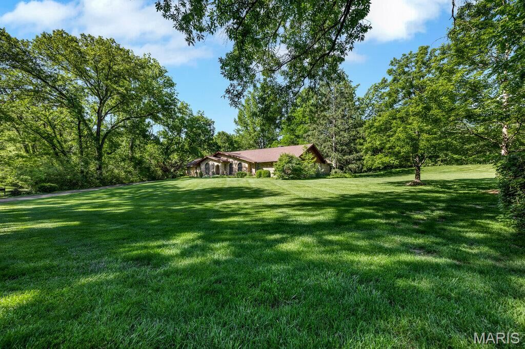 Property Photo:  1 Huntleigh Trails Lane  MO 63131 