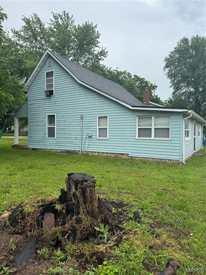 Property Photo: 204 E Blue Bird Lane MO 65535
