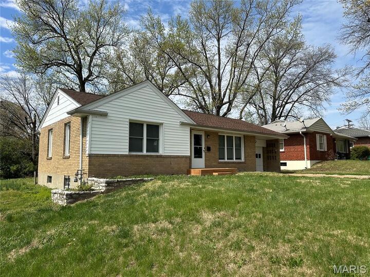 Property Photo:  9343 Duenke Dr  MO 63137 