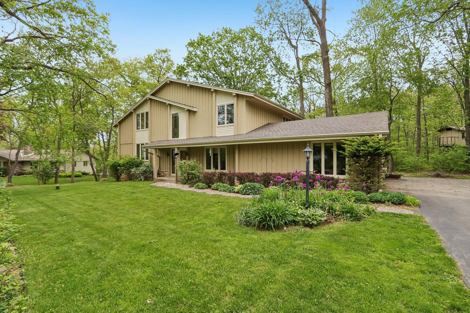 Property Photo:  N95w29112 Fawn Ct  WI 53017 