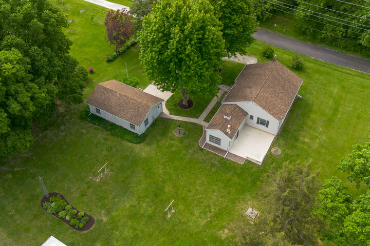 Property Photo: 698 N 2853rd Road IL 61301