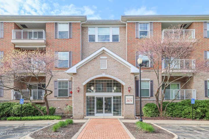 Property Photo: 2671 Stone Circle 103 IL 60134