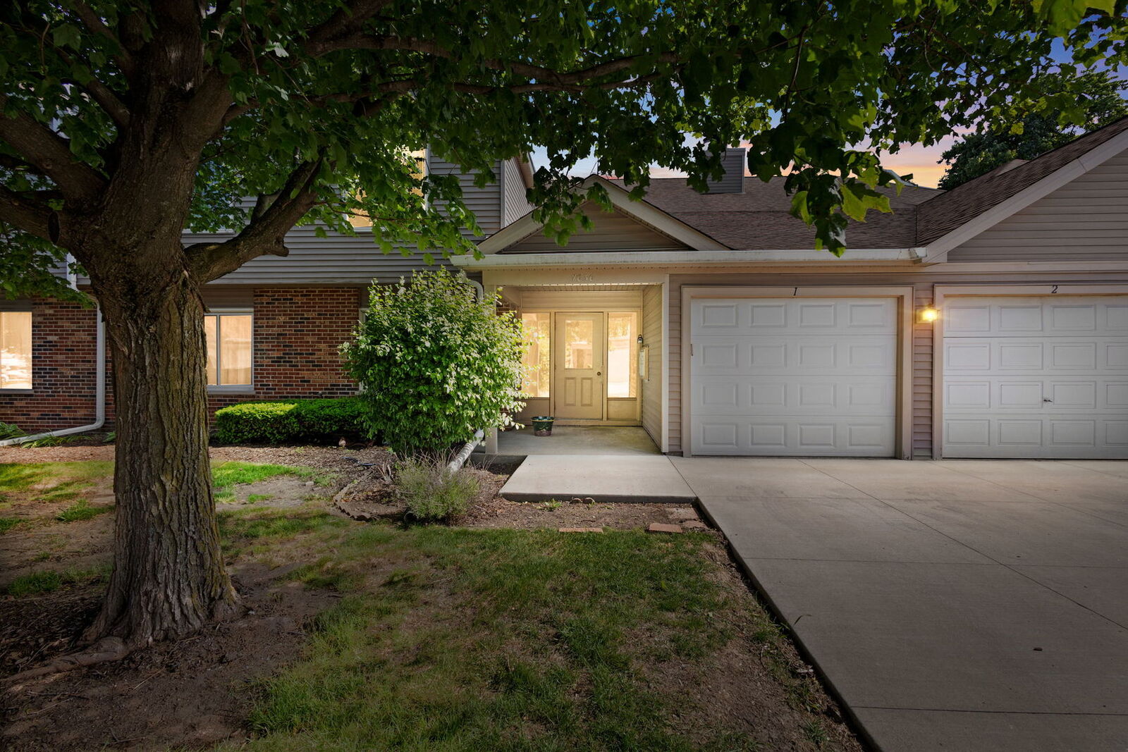 Property Photo: 7030 Park Lane Court 204 IL 60517