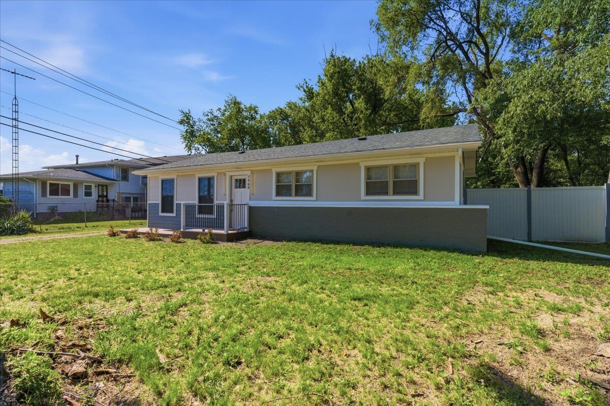 Property Photo: 7468 E Parr Street IL 60964