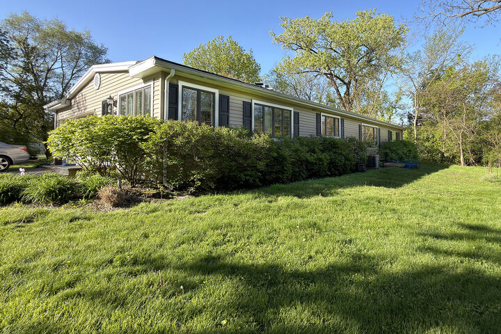 Property Photo: 248 S Brockway Street IL 60067