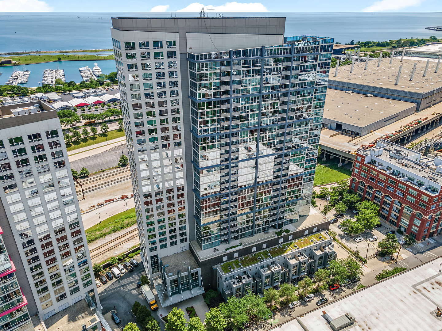Property Photo: 1901 S Calumet Avenue 909 IL 60616